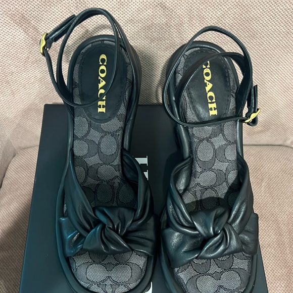 COACH
Quincey Signature Logo Ankle
Strap Dress Sandals size 8.5 in black - Picture 2 of 5